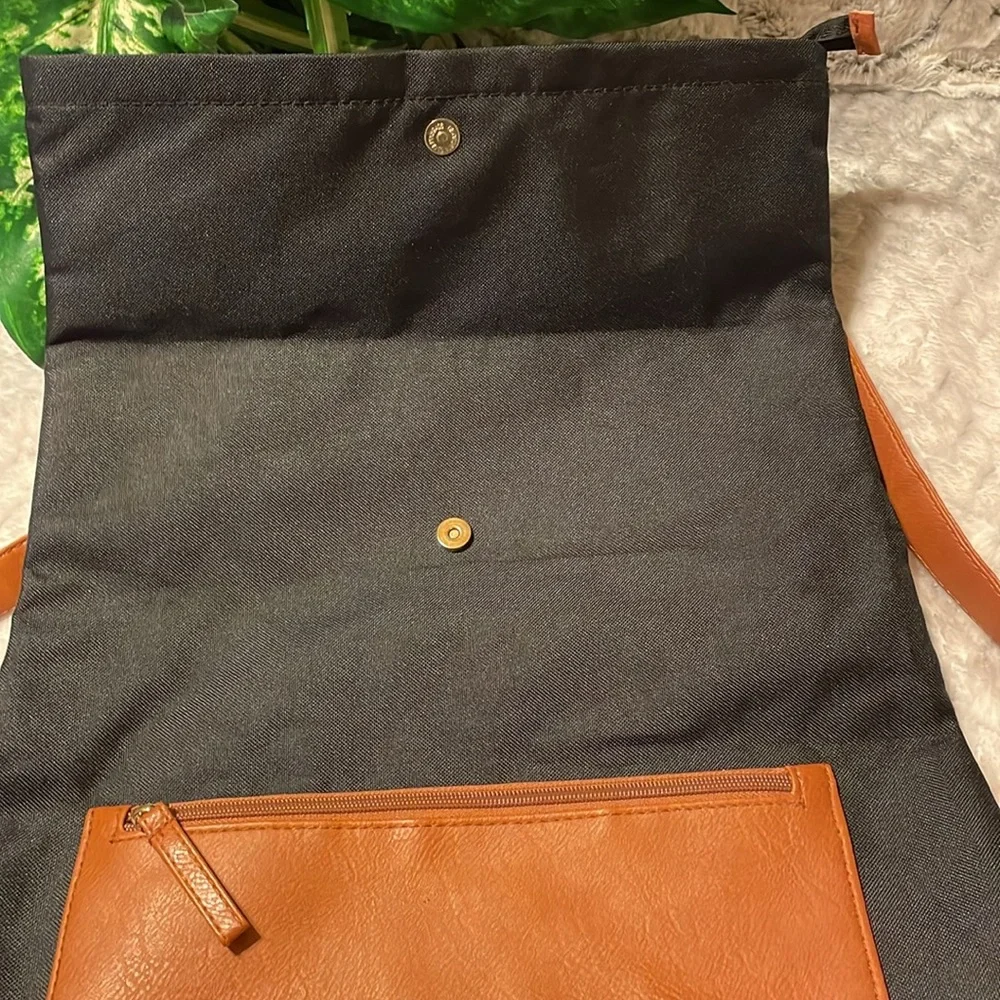 DSW BACKPACK BLACK CANVAS W BROWN VEAGAN LEATHER STRAPS AND OUTER ZIPPER POUCH 🆕